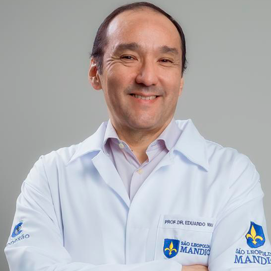 Dr. Eduardo Mukai, especialista em implantes